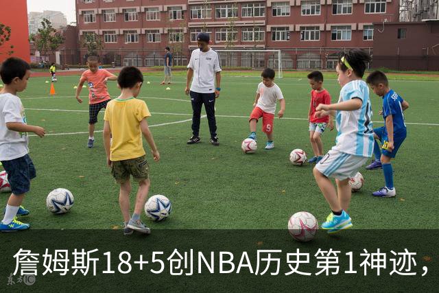 詹姆斯18+5创NBA历史第1神迹，76人完败活塞！马克西29+5末节18分，布朗20中5